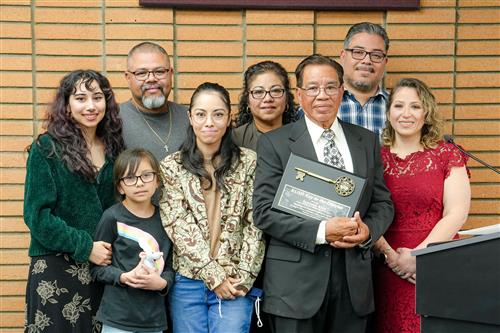 Alfonso Real receives the Key to the District